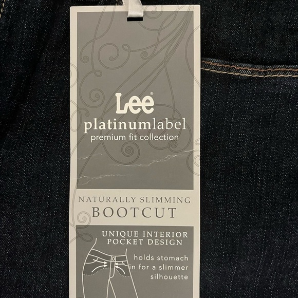 Women’s Lee Blue Relaxed Jeans with Wide Rolled Cuffs - Picture 3 of 10